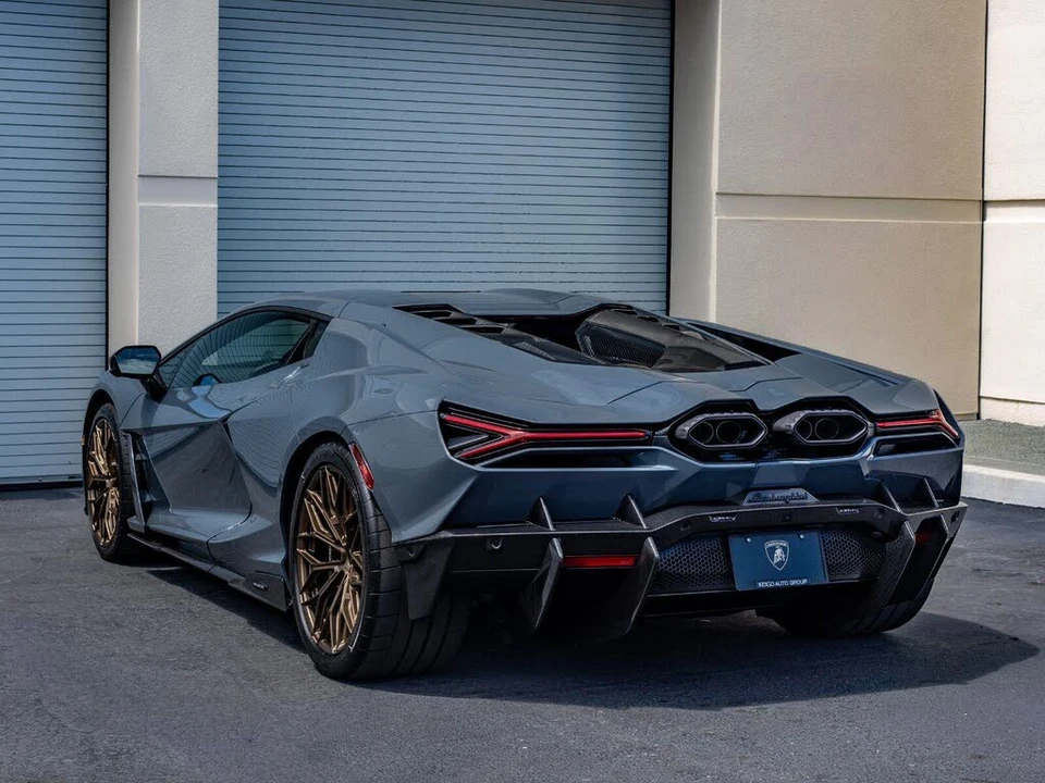 2026 Lamborghini Revuelto - Image 5 of 29
