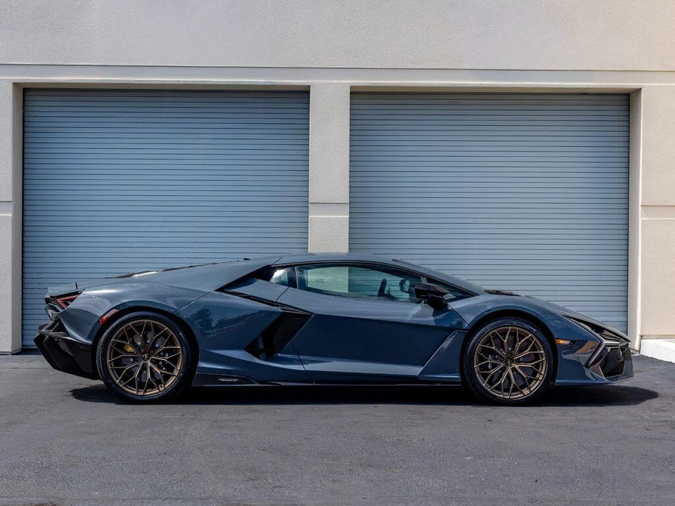 2026 Lamborghini Revuelto - Image 9 of 29