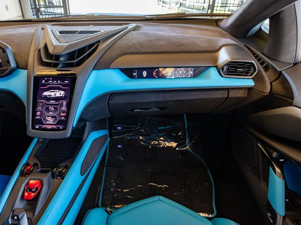 2026 Lamborghini Revuelto - Image 19 of 29