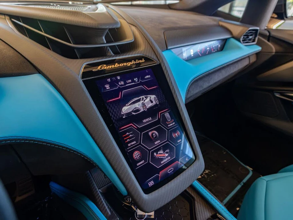 2026 Lamborghini Revuelto - Image 17 of 29