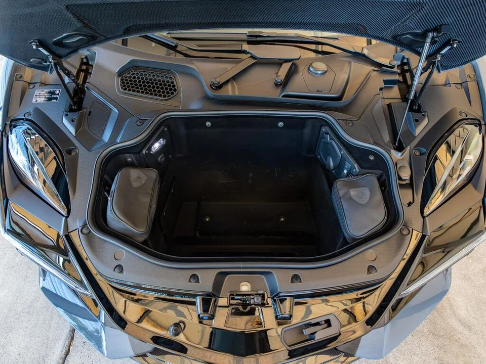 2026 Lamborghini Revuelto - Image 25 of 29