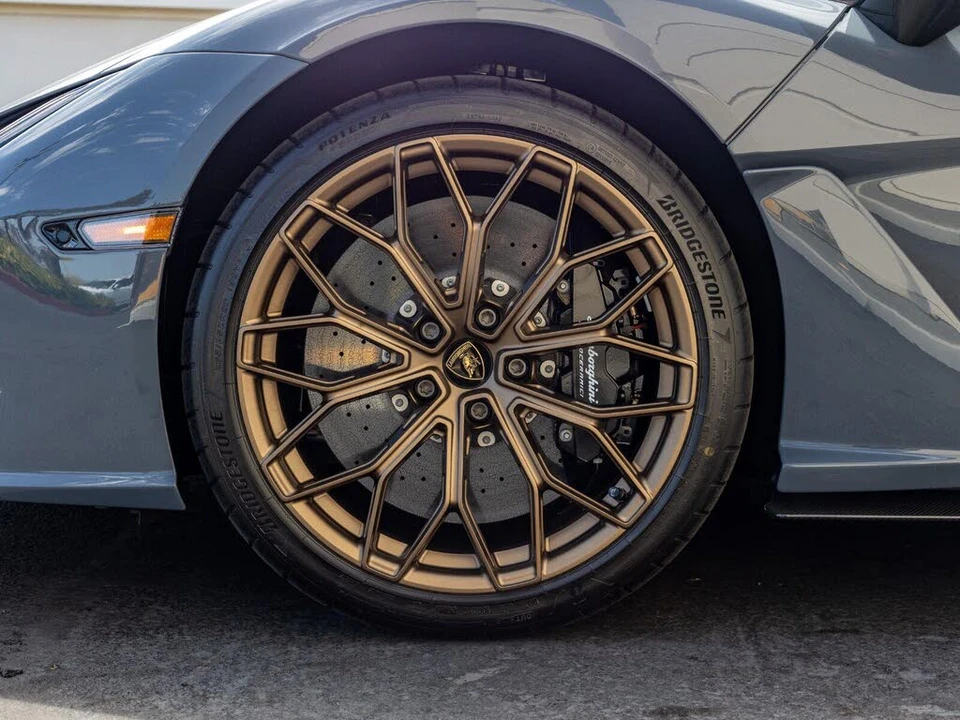2026 Lamborghini Revuelto - Image 10 of 29