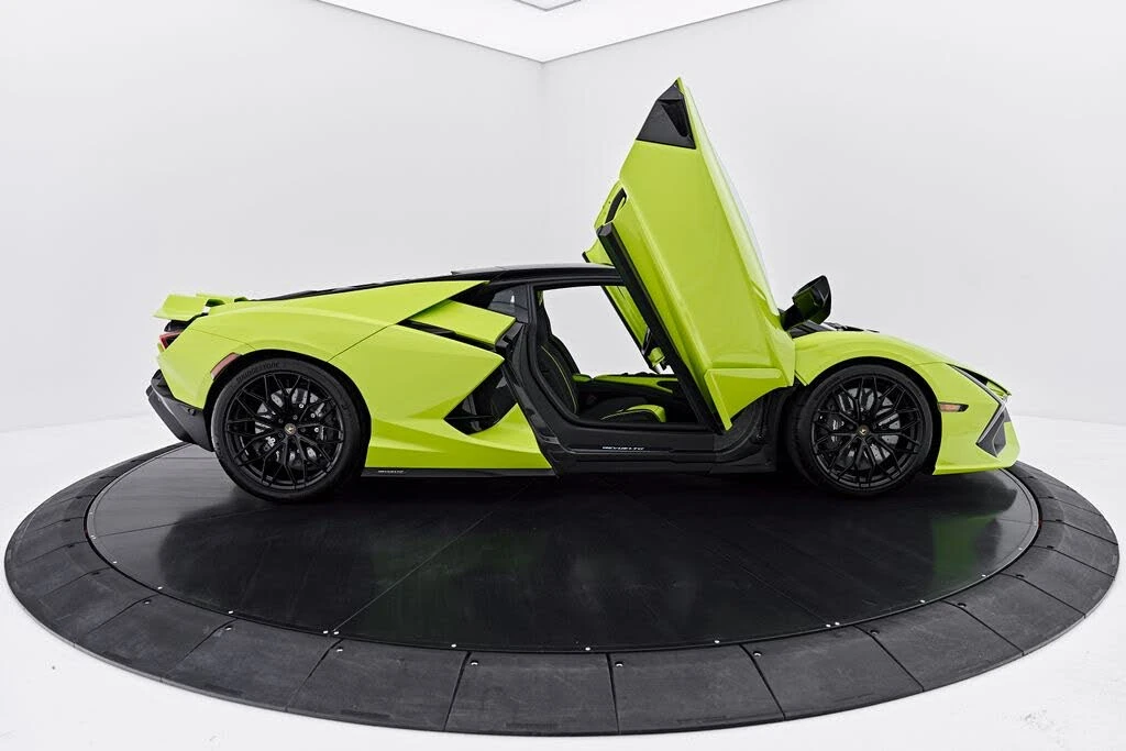 2026 Lamborghini Revuelto - Image 26 of 31