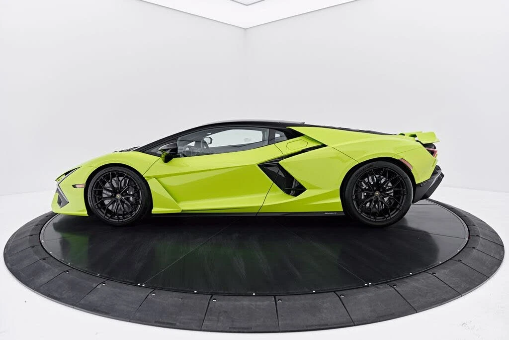 2026 Lamborghini Revuelto - Image 14 of 31
