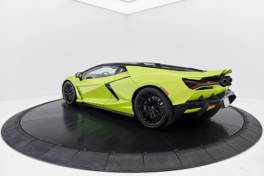 2026 Lamborghini Revuelto - Image 15 of 31