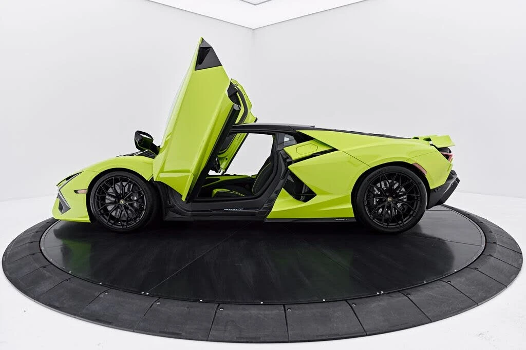 2026 Lamborghini Revuelto - Image 22 of 31
