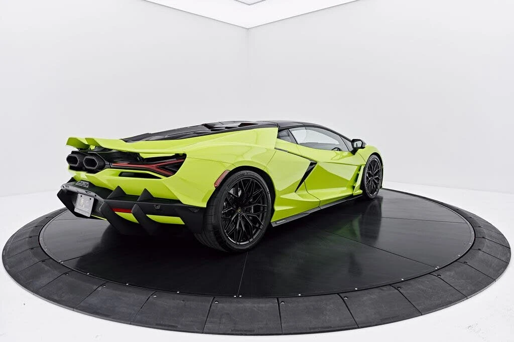 2026 Lamborghini Revuelto - Image 17 of 31