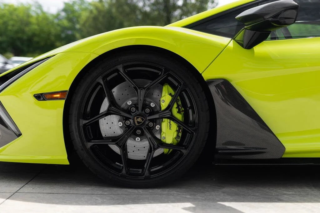 2026 Lamborghini Revuelto - Image 15 of 31