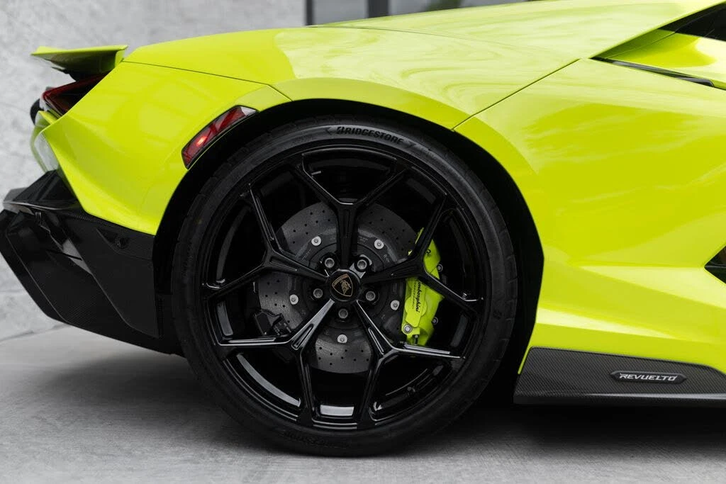 2026 Lamborghini Revuelto - Image 12 of 31