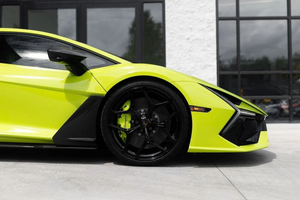 2026 Lamborghini Revuelto - Image 11 of 31