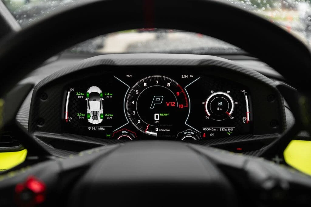 2026 Lamborghini Revuelto - Image 17 of 31
