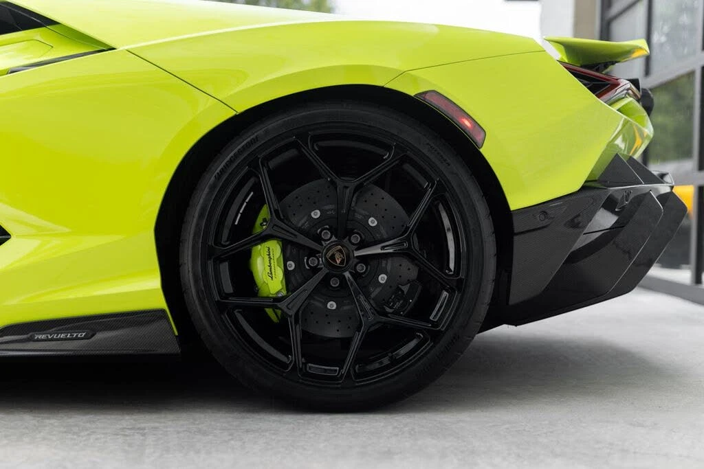 2026 Lamborghini Revuelto - Image 14 of 31