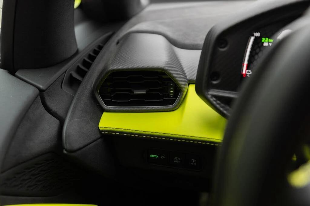 2026 Lamborghini Revuelto - Image 23 of 31