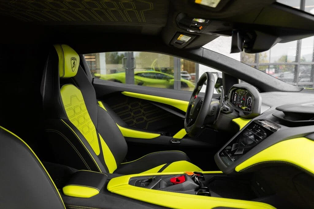 2026 Lamborghini Revuelto - Image 19 of 31