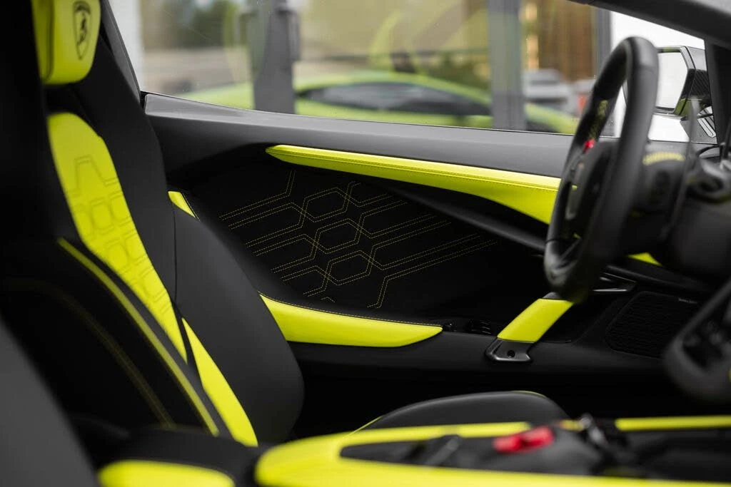 2026 Lamborghini Revuelto - Image 27 of 31
