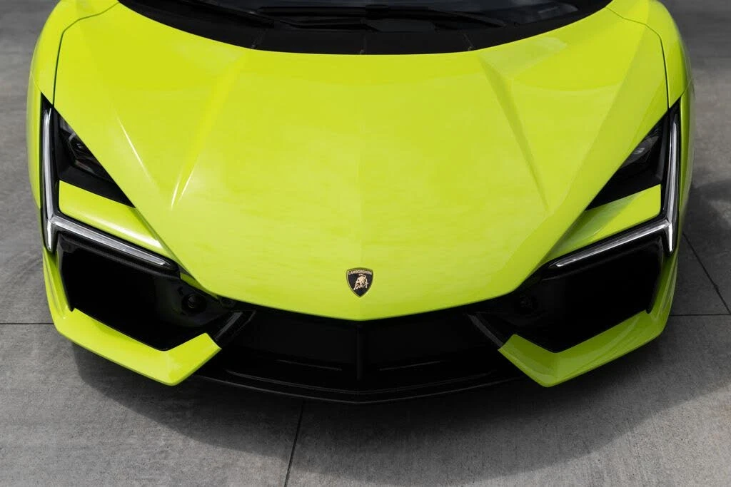 2026 Lamborghini Revuelto - Image 9 of 31