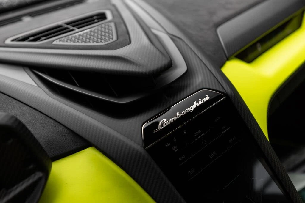 2026 Lamborghini Revuelto - Image 24 of 31
