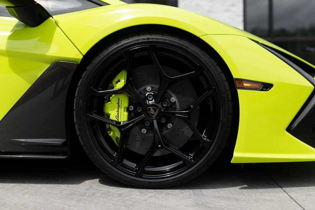 2026 Lamborghini Revuelto - Image 10 of 31