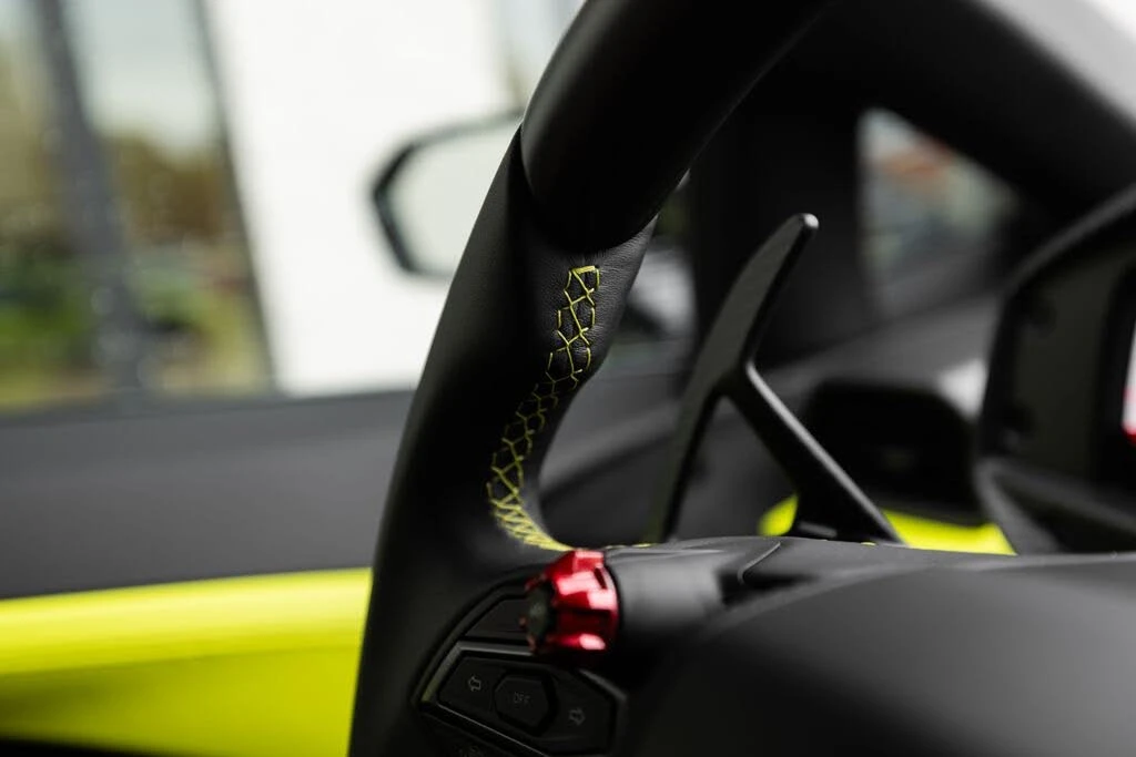 2026 Lamborghini Revuelto - Image 28 of 31