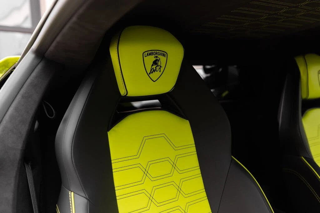 2026 Lamborghini Revuelto - Image 21 of 31