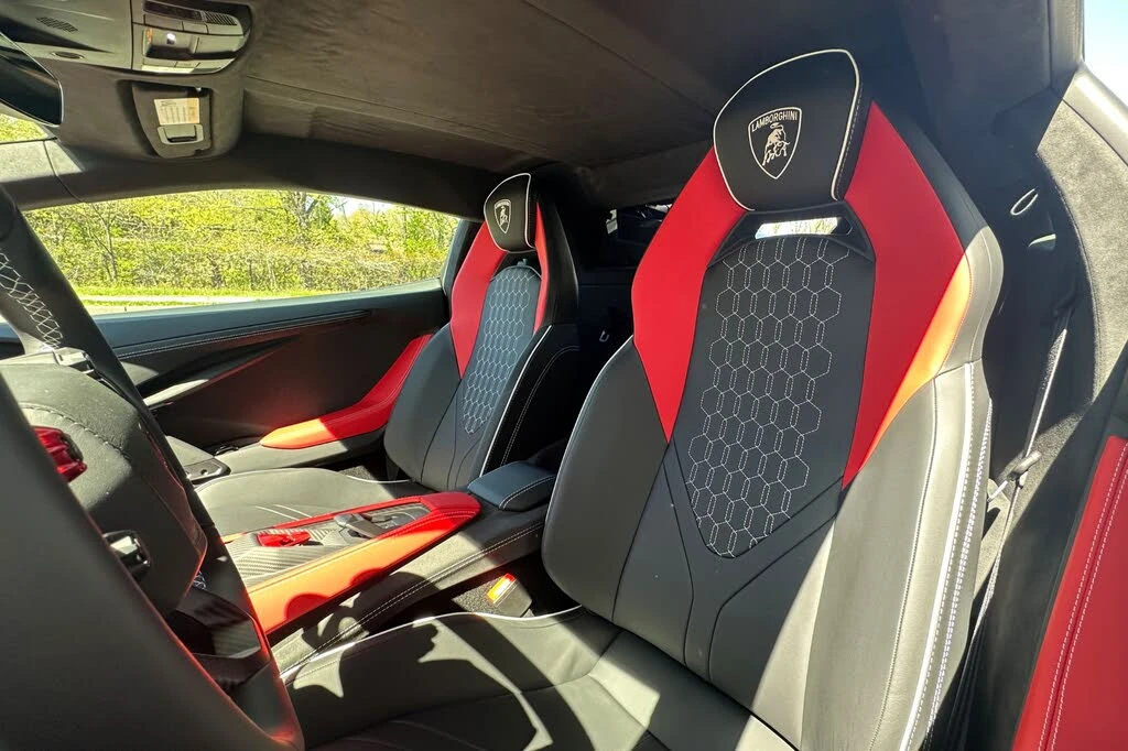 2026 Lamborghini Revuelto - Image 4 of 6