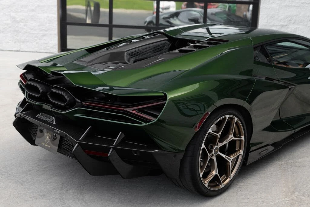 2026 Lamborghini Revuelto - Image 17 of 31