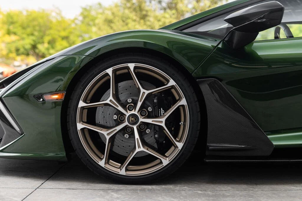 2026 Lamborghini Revuelto - Image 9 of 31