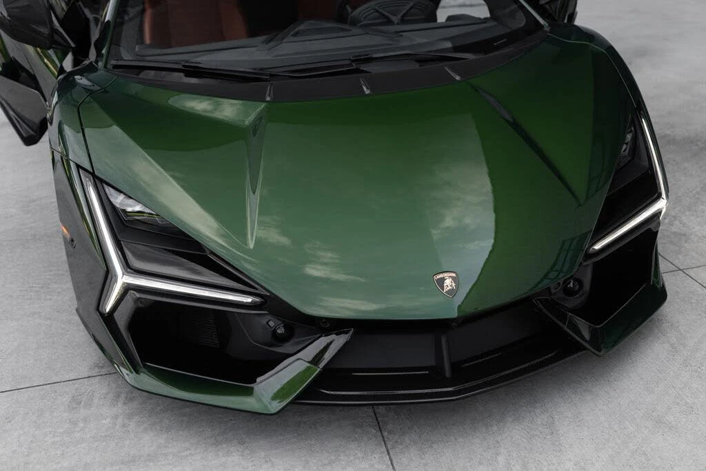 2026 Lamborghini Revuelto - Image 25 of 31