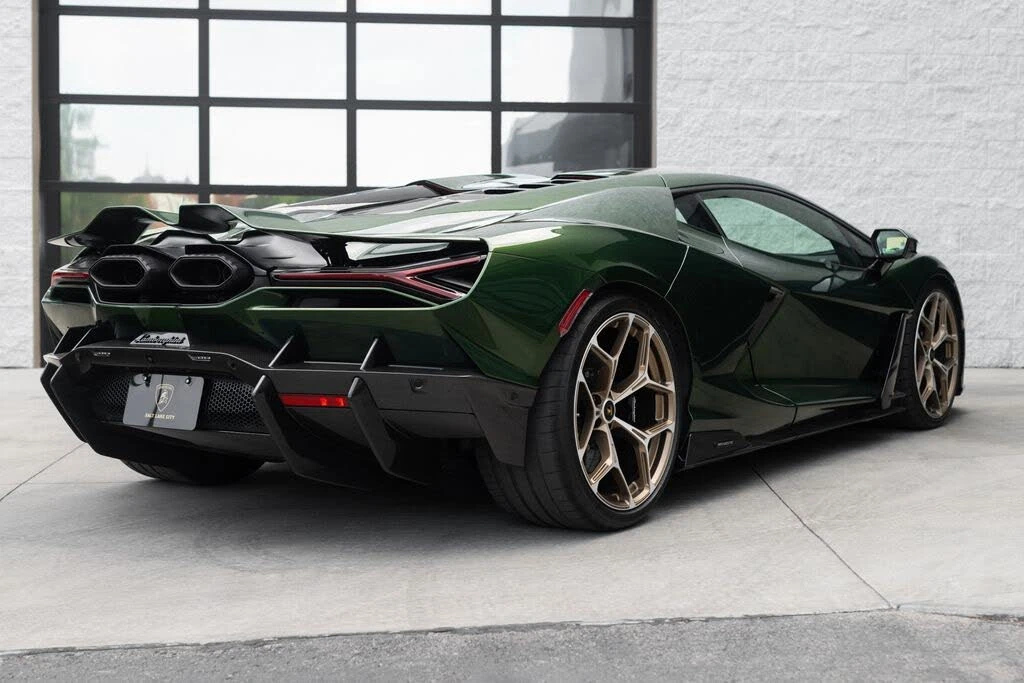 2026 Lamborghini Revuelto - Image 13 of 31