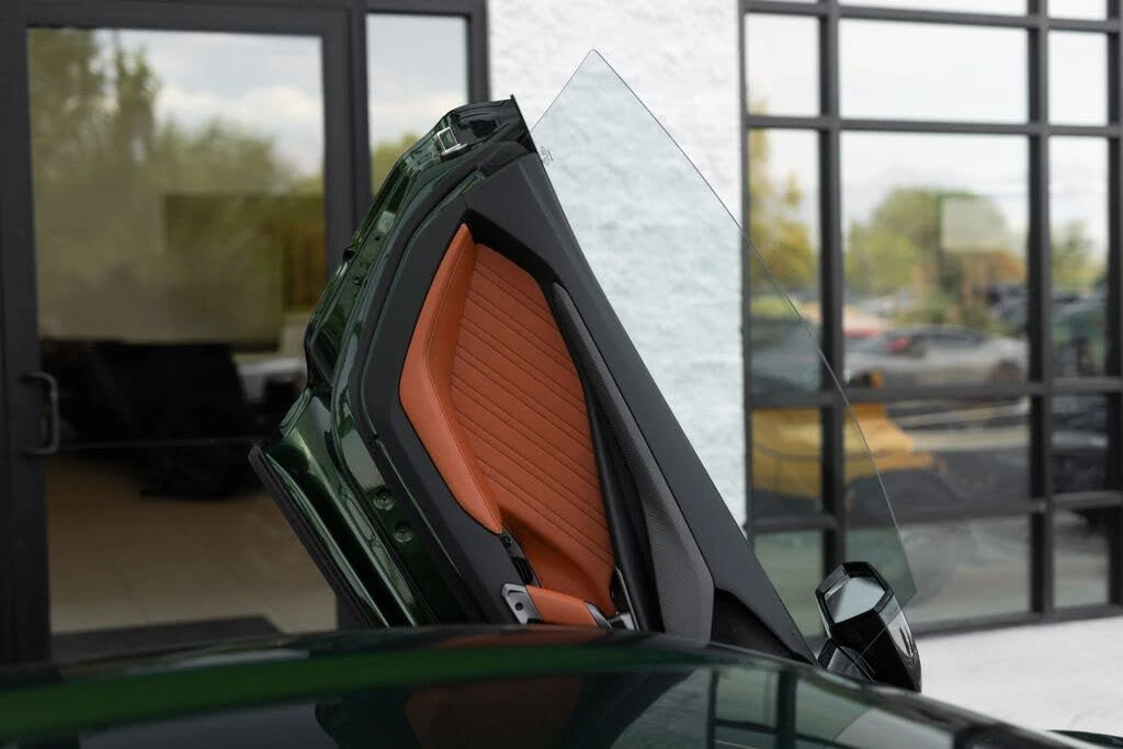 2026 Lamborghini Revuelto - Image 26 of 31