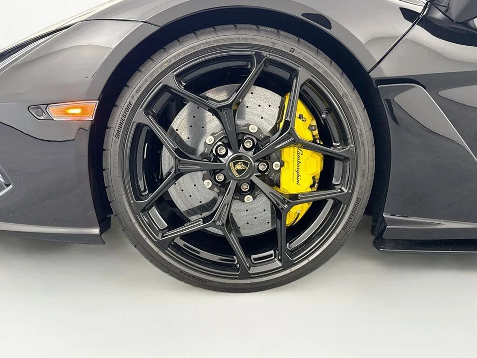 2026 Lamborghini Revuelto - Image 31 of 31