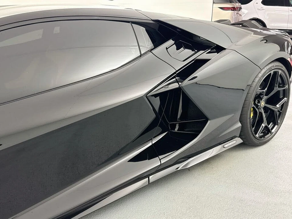 2026 Lamborghini Revuelto - Image 25 of 31