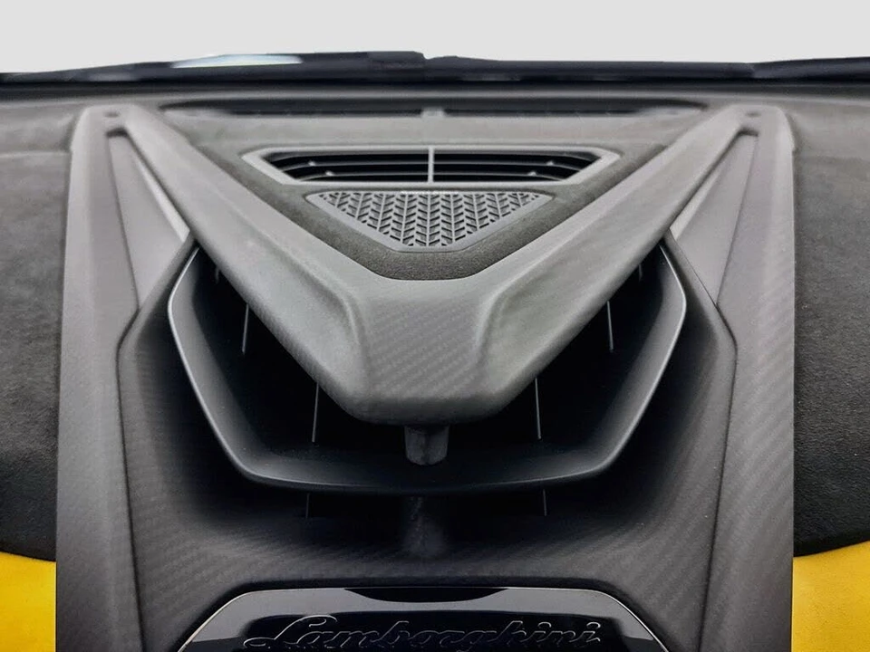 2026 Lamborghini Revuelto - Image 26 of 31