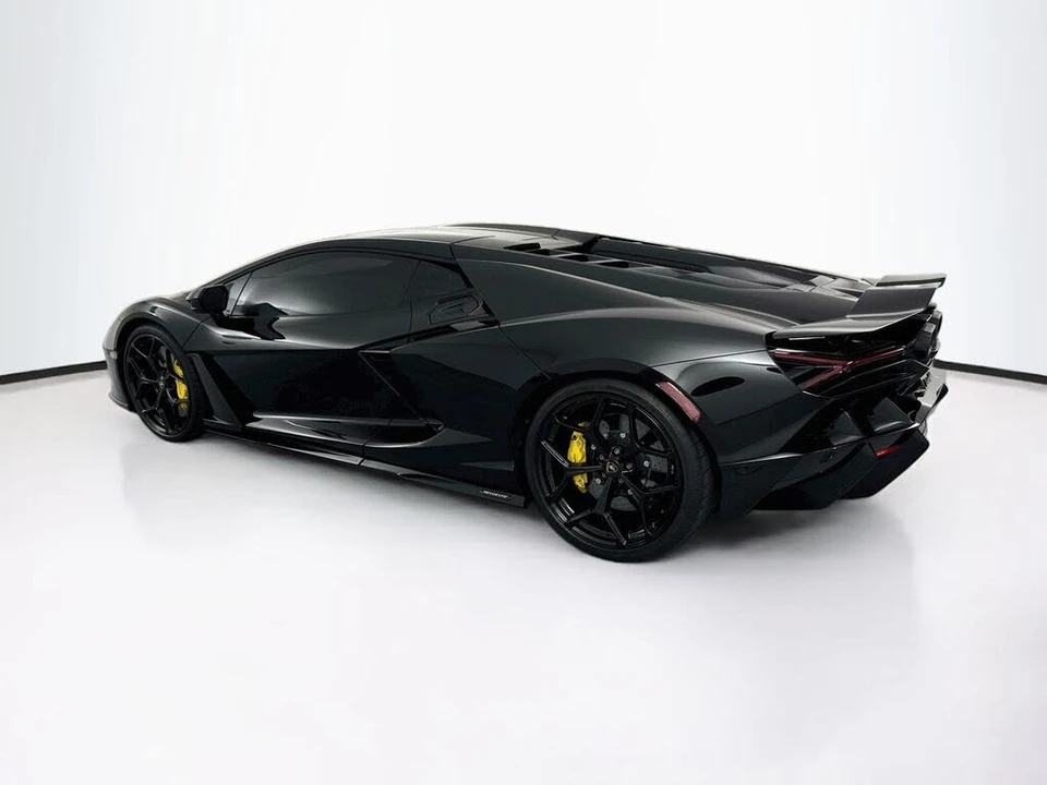2026 Lamborghini Revuelto - Image 7 of 31