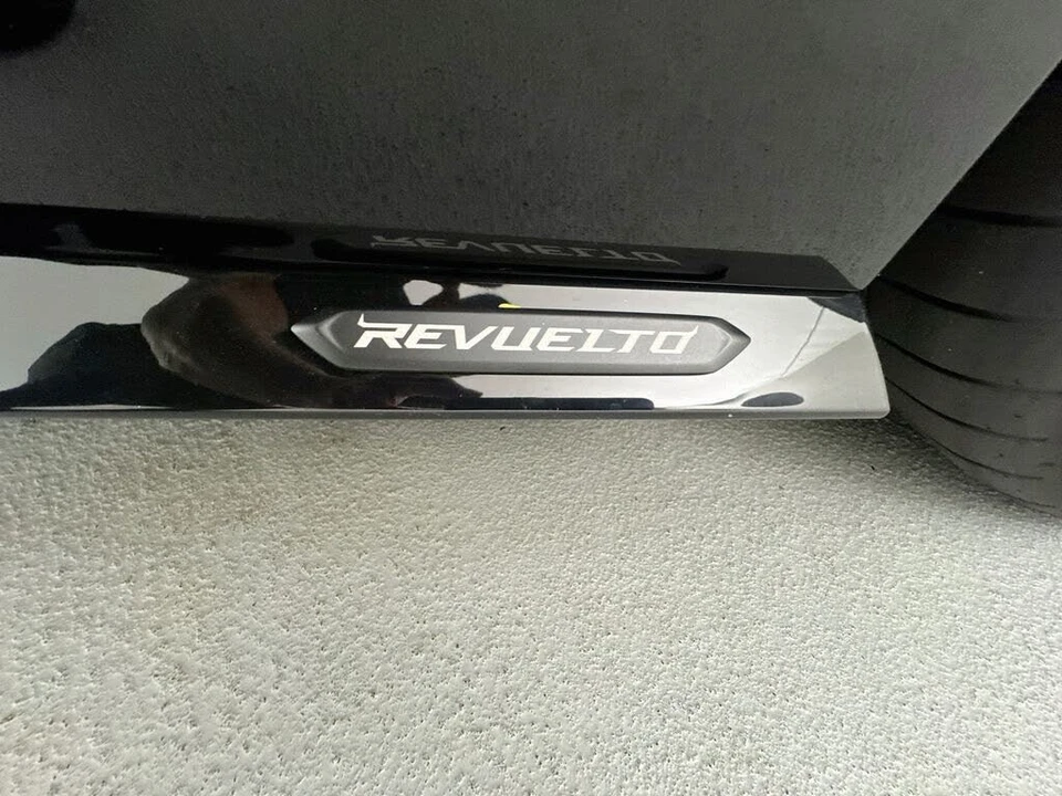 2026 Lamborghini Revuelto - Image 24 of 31