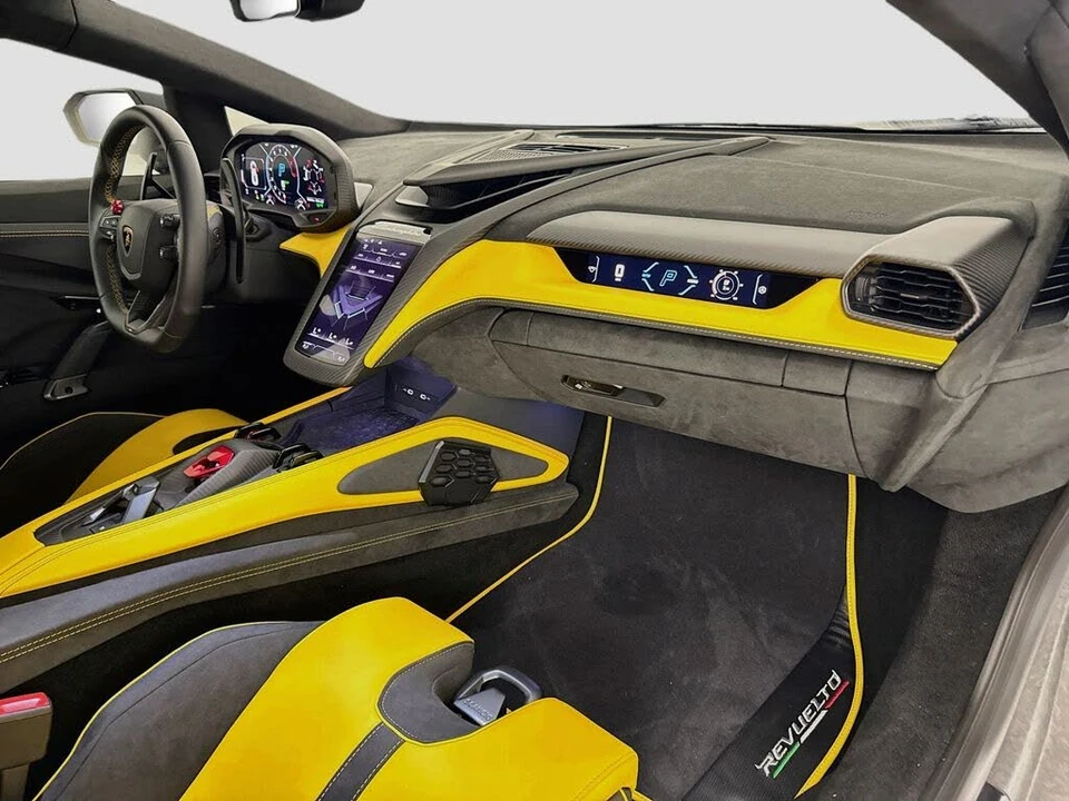 2026 Lamborghini Revuelto - Image 29 of 31