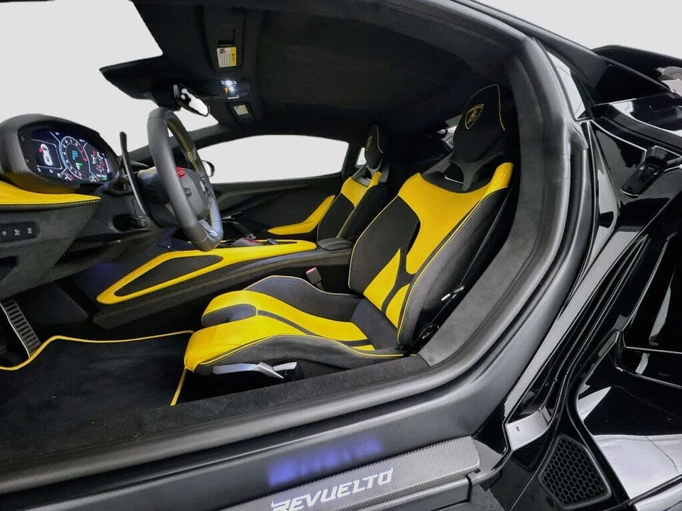 2026 Lamborghini Revuelto - Image 21 of 31