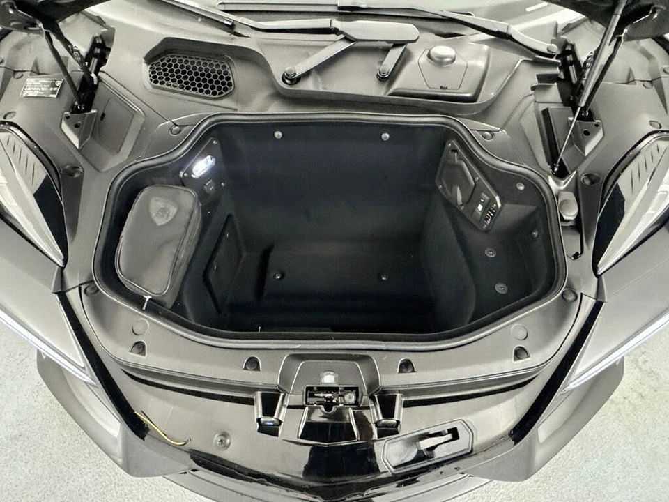 2026 Lamborghini Revuelto - Image 27 of 31