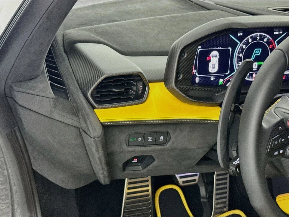 2026 Lamborghini Revuelto - Image 10 of 31