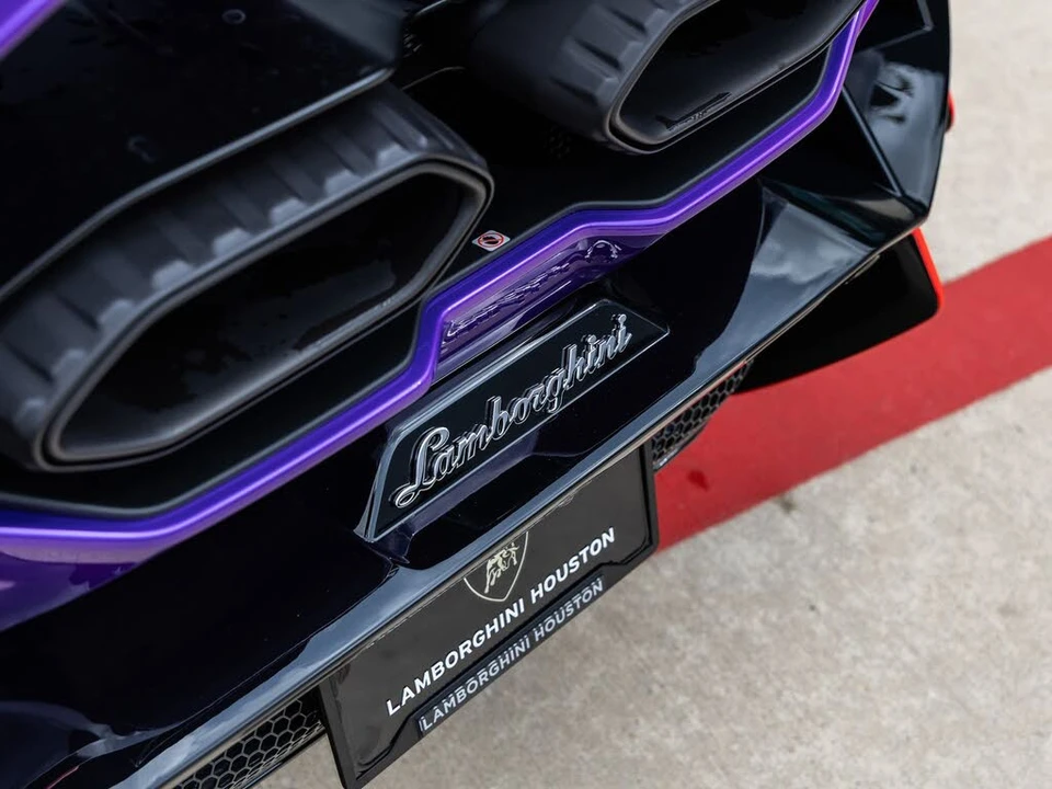 2026 Lamborghini Revuelto - Image 16 of 31