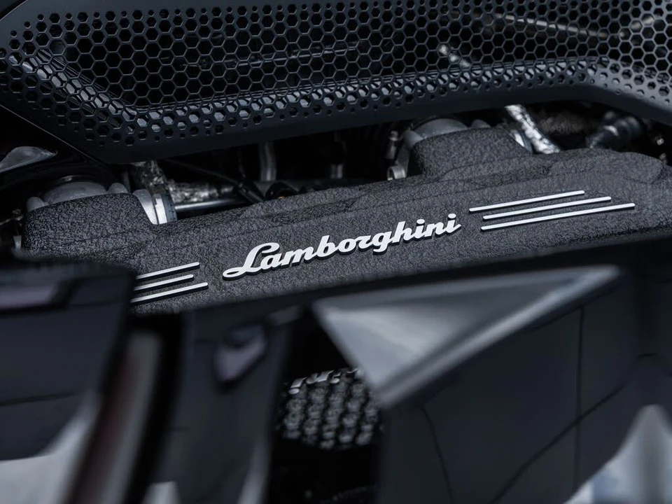 2026 Lamborghini Revuelto - Image 24 of 31