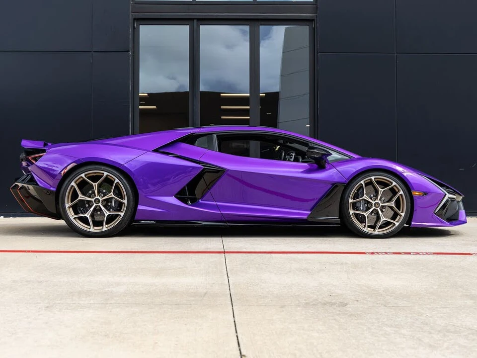 2026 Lamborghini Revuelto - Image 11 of 31