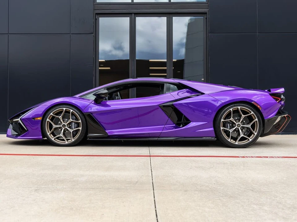 2026 Lamborghini Revuelto - Image 10 of 31