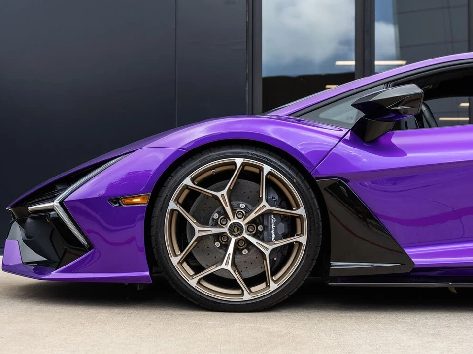 2026 Lamborghini Revuelto - Image 12 of 31