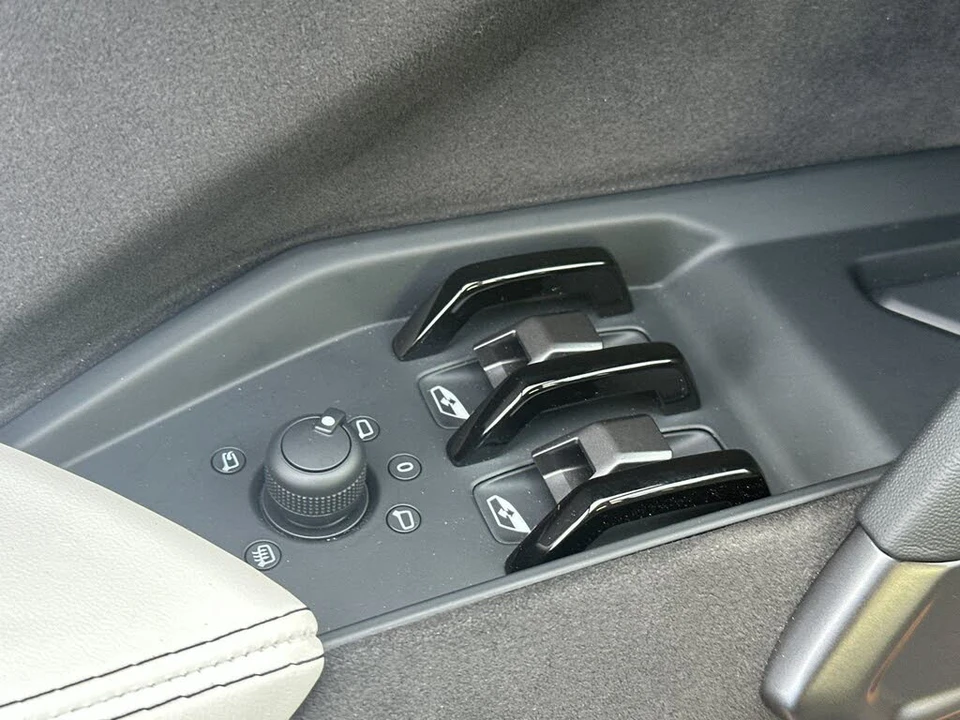 2026 Lamborghini Revuelto - Image 16 of 30