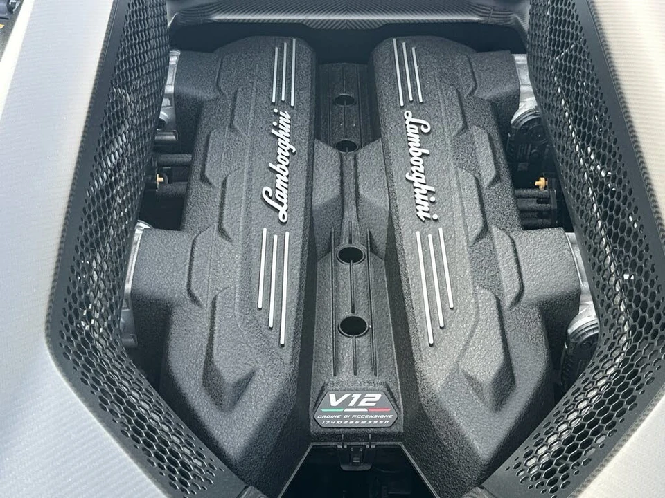 2026 Lamborghini Revuelto - Image 8 of 30