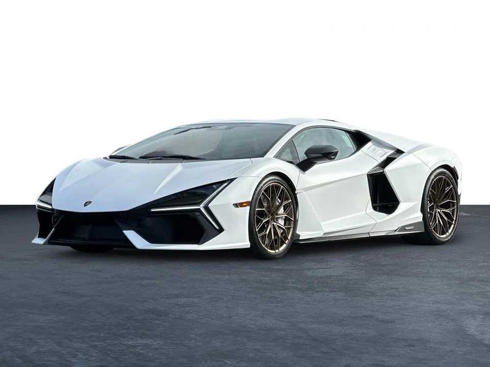2026 Lamborghini Revuelto - Image 10 of 30