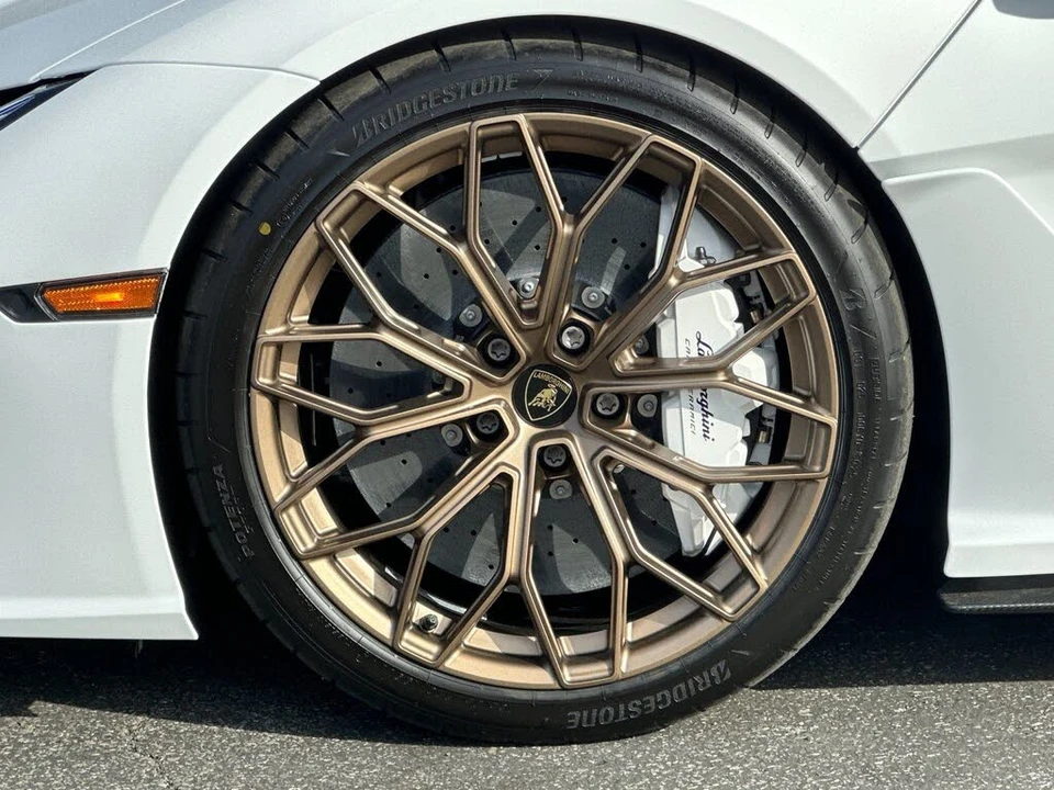 2026 Lamborghini Revuelto - Image 9 of 30