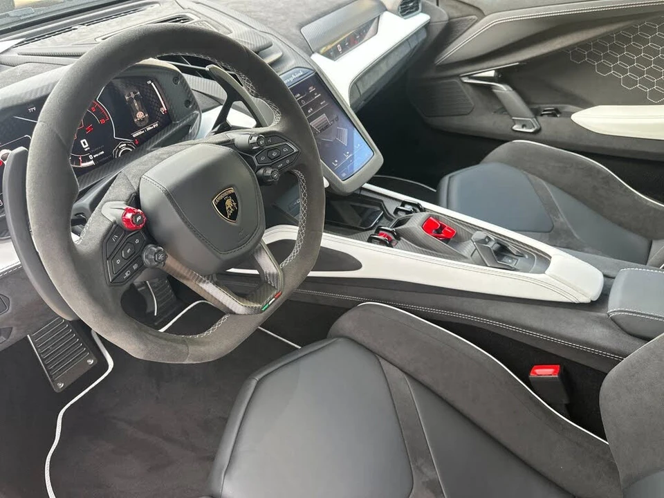 2026 Lamborghini Revuelto - Image 14 of 30