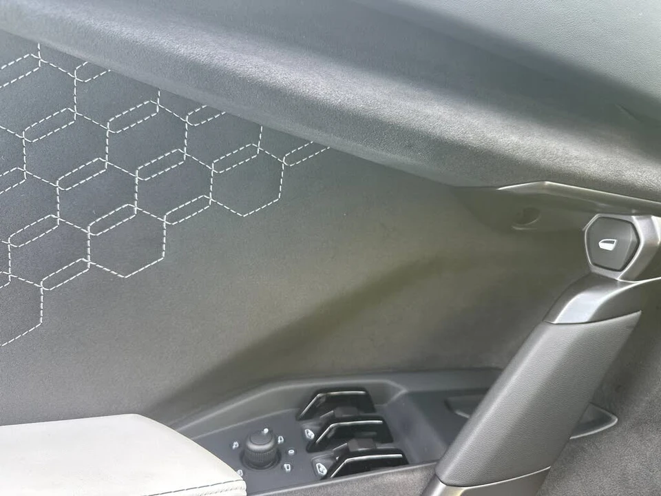 2026 Lamborghini Revuelto - Image 15 of 30